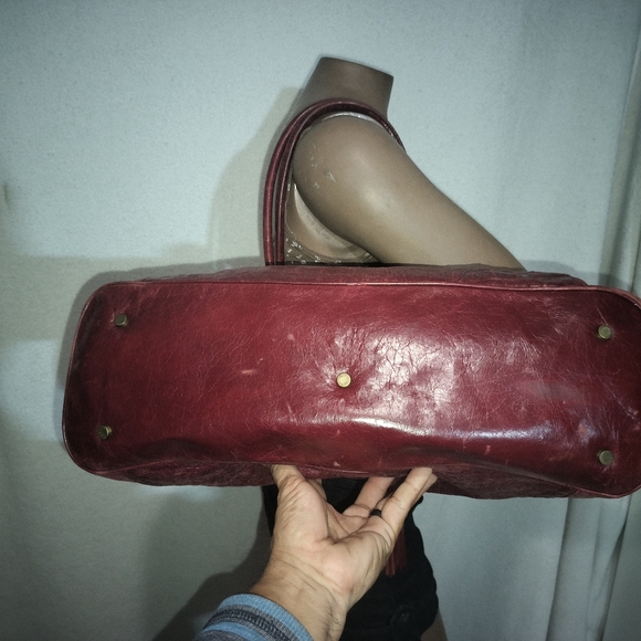 Charles David Red Alligator Embossed Leather Hobo Bag Purse. Large - Picture 4 of 16